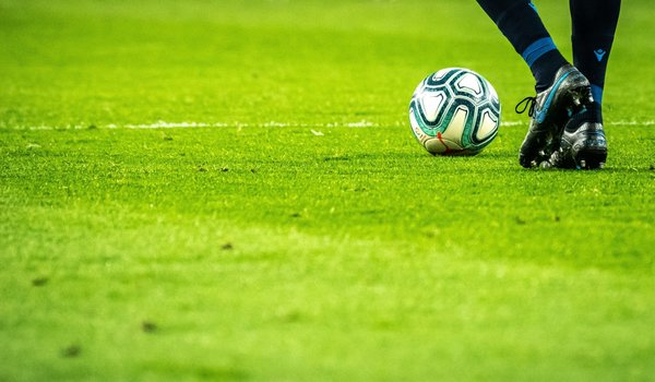 How do sports teams use artificial intelligence for player scouting and recruitment?