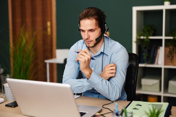 What Are the Effective Employee Training Programs for Enhancing Customer Service in Small Businesses?